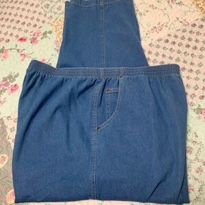 Women’s cropped pant.